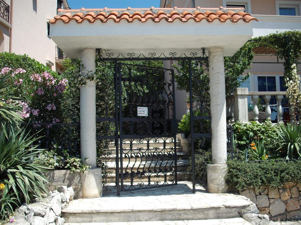 Apartments Velic Crikvenica Exteriör bild